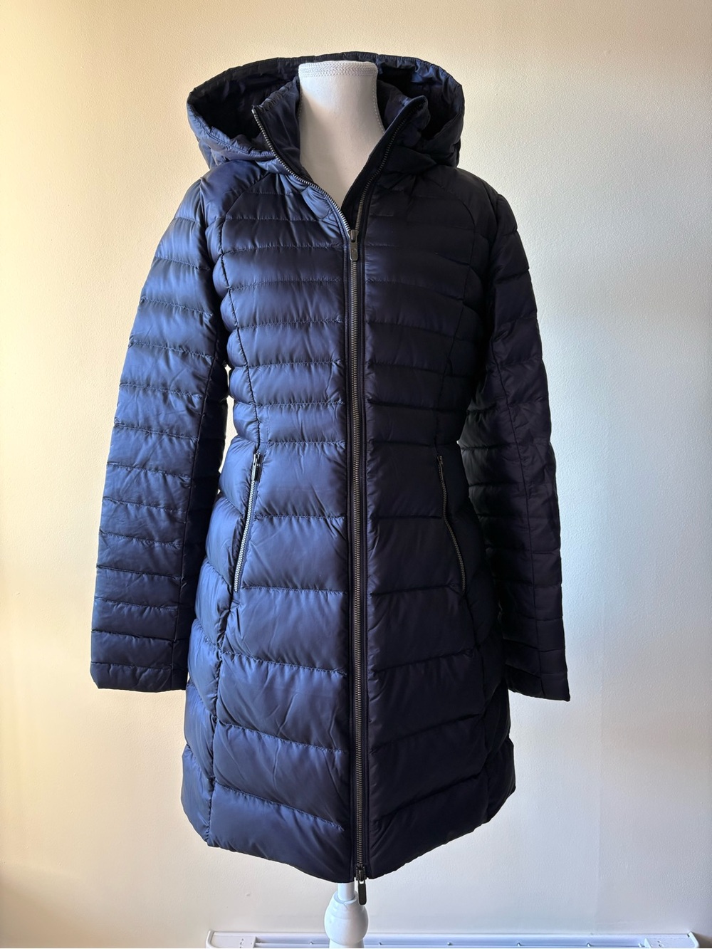 EUC Sz6💗 Lululemon Brave The Cold Jacket
Deep Indigo